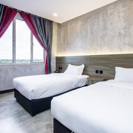 Sri Indar Hotel & Suites Parit Buntar Zewnętrze zdjęcie