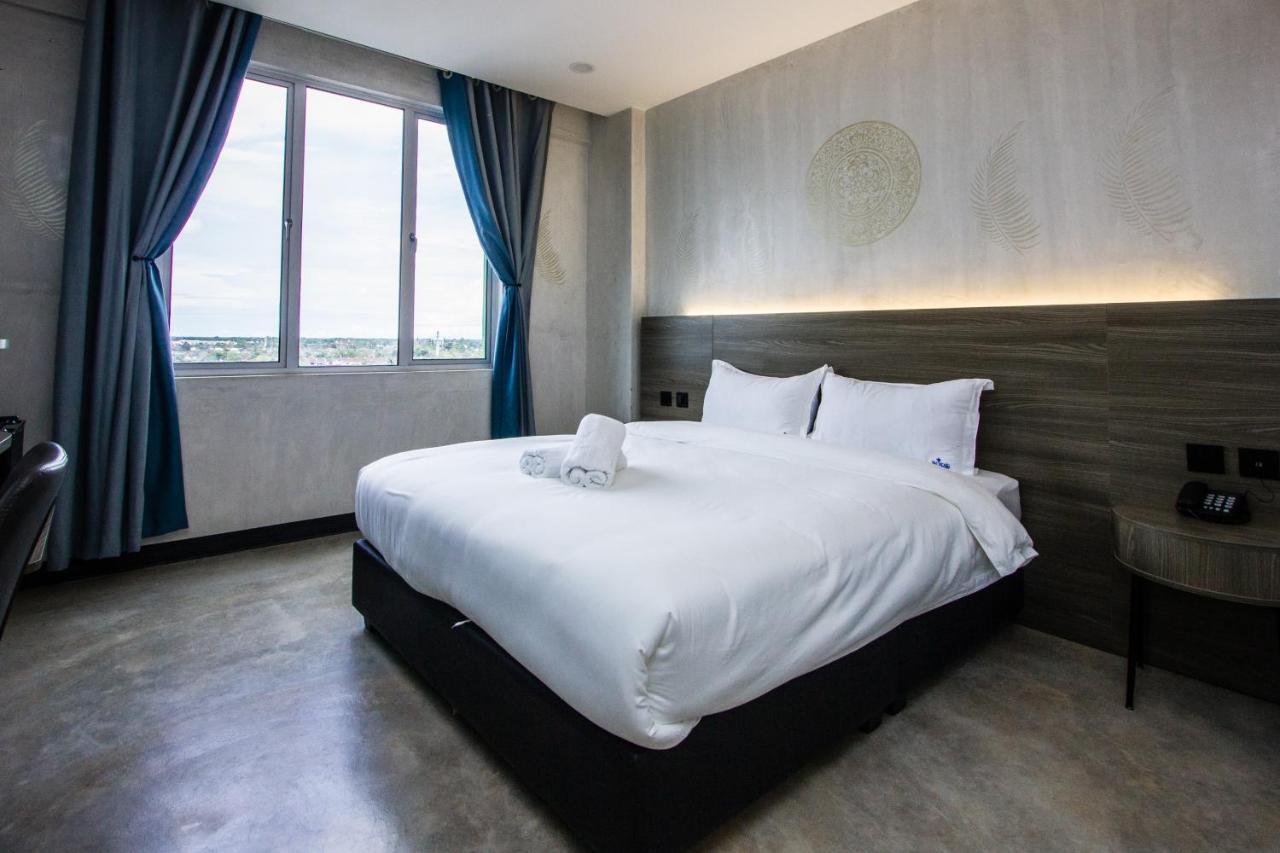 Sri Indar Hotel & Suites Parit Buntar Zewnętrze zdjęcie
