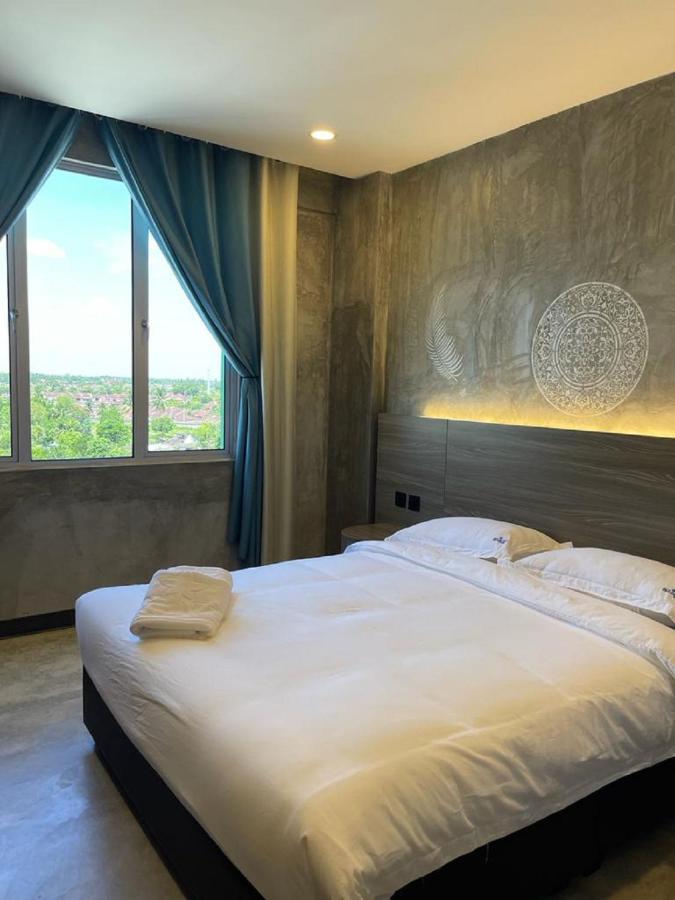 Sri Indar Hotel & Suites Parit Buntar Zewnętrze zdjęcie